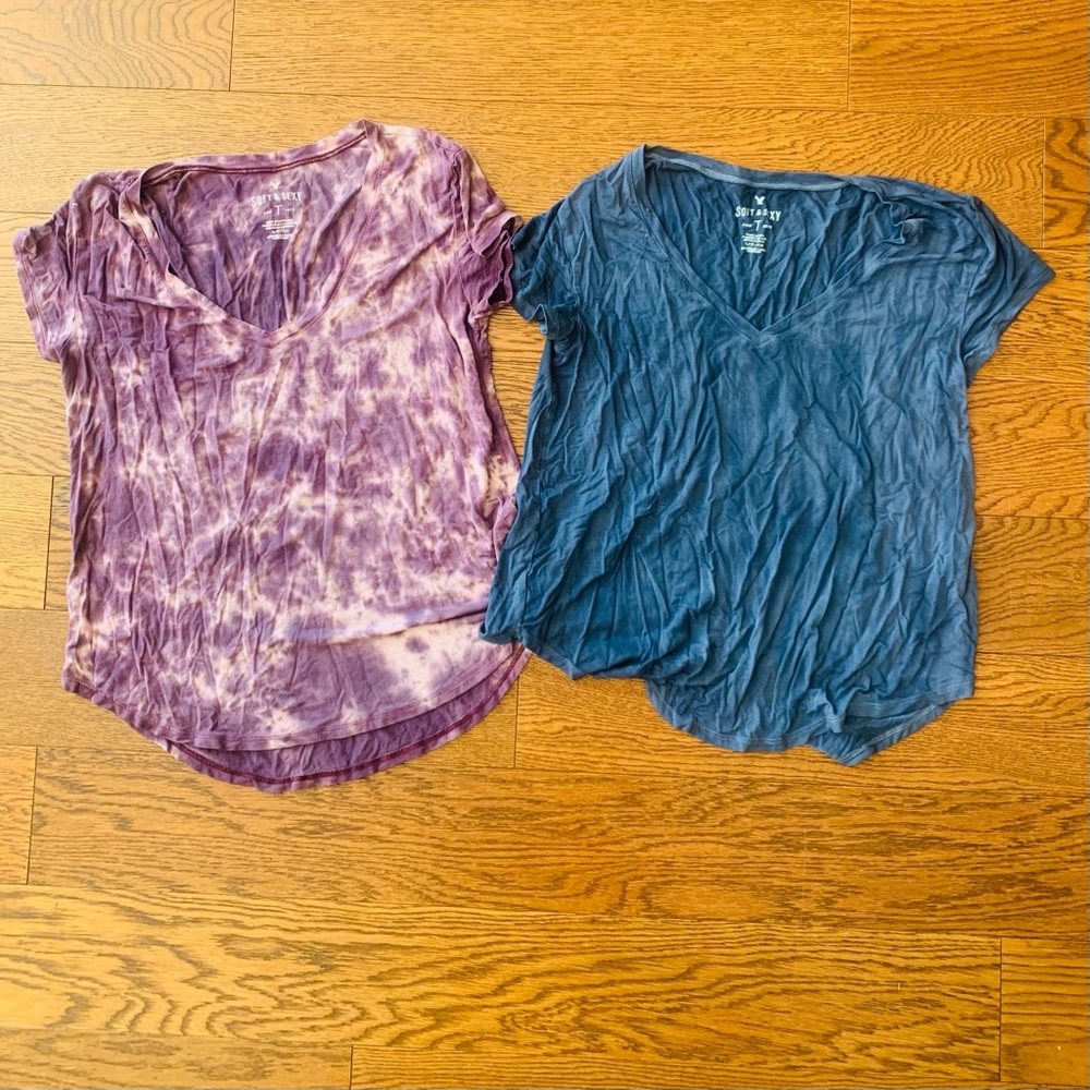 American Eagle soft + sexy v-neck tees (small) SET